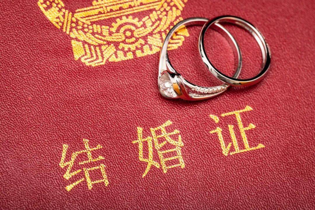 员工离婚复婚申请婚假，公司以骗取婚假辞退，不违法？