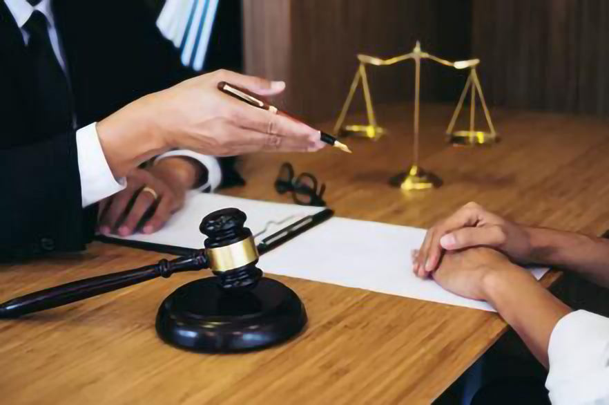 劳动者给单位造成经济损失，应按过错程度承担赔偿责任